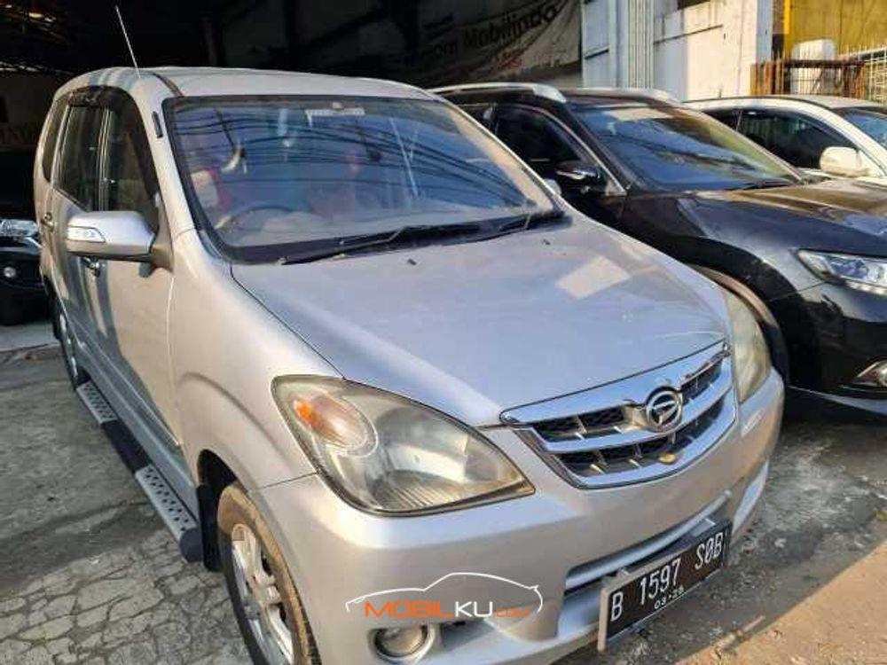 Mobil Daihatsu Xenia 2011