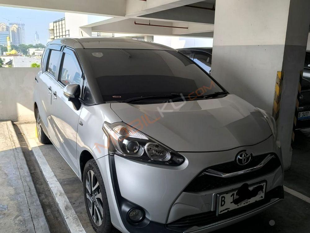 Mobil Toyota Sienta 2020