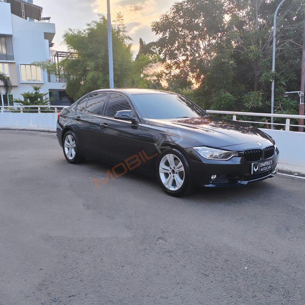 Mobil BMW 3 Series 2014