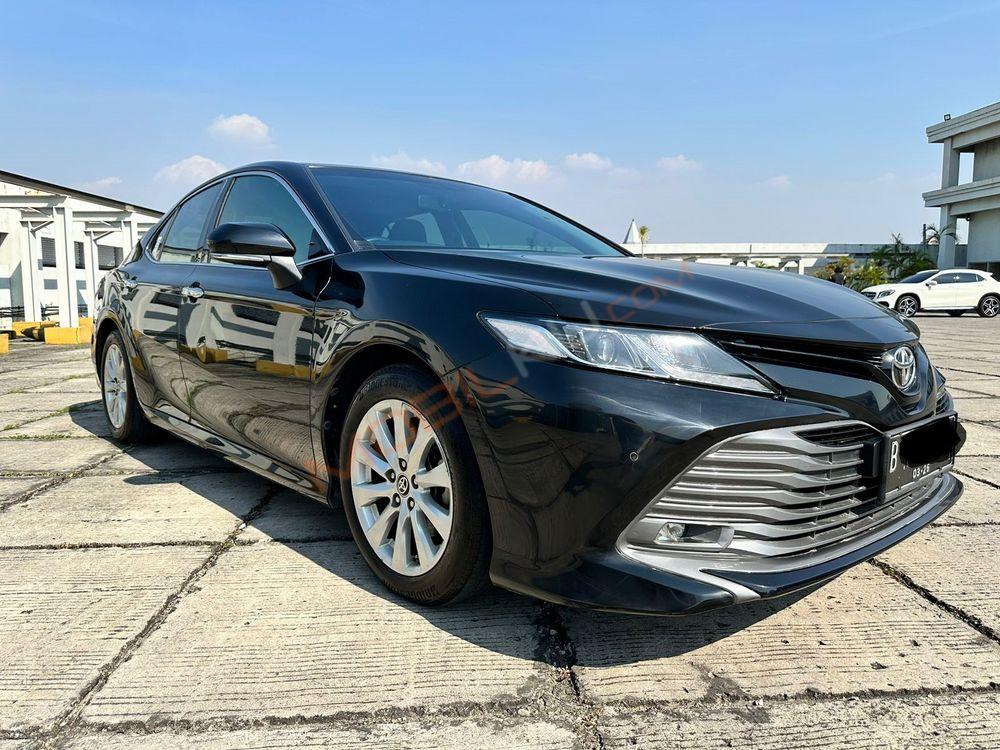 Mobil Toyota Camry 2024