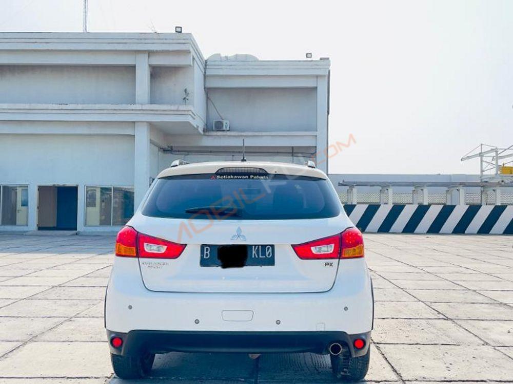 Mobil Mitsubishi Outlander Sport 2015