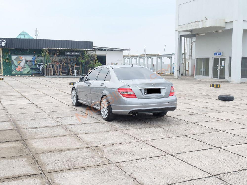 Mobil Mercedes-Benz C-Class 2011