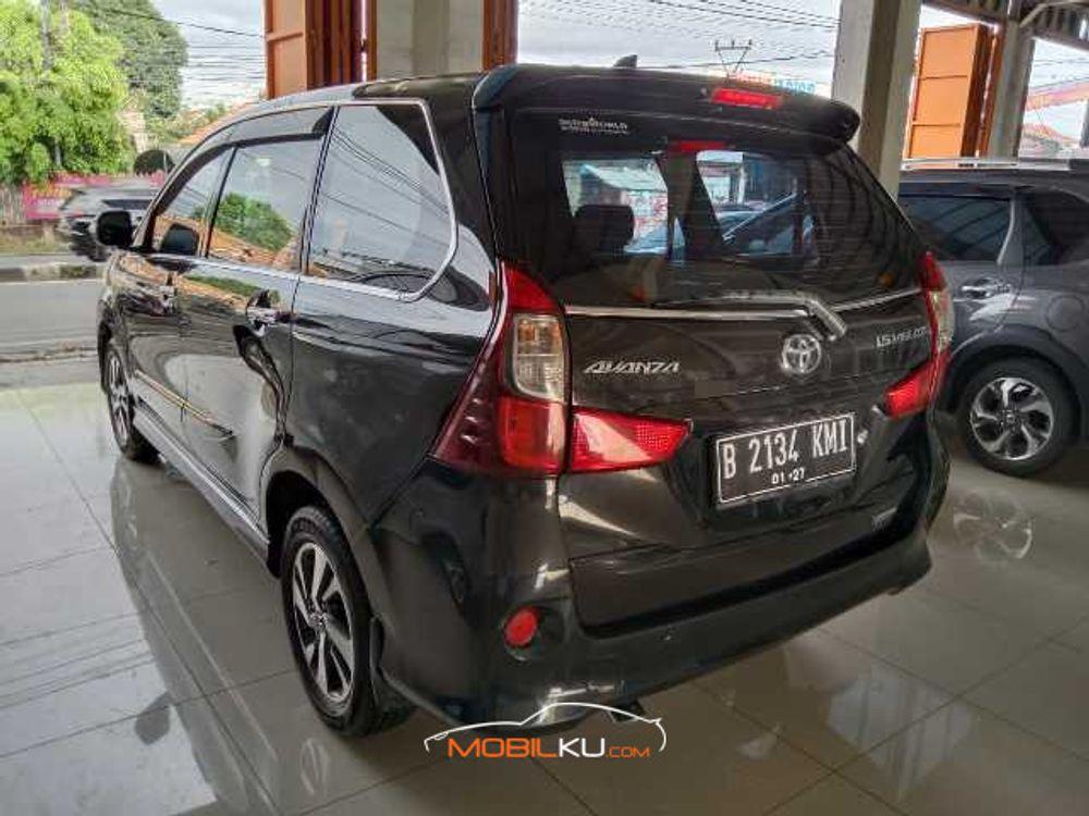Mobil Toyota Avanza 2015