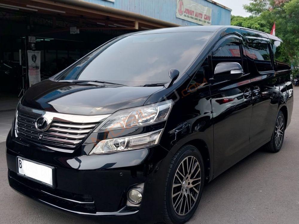 Mobil Toyota Vellfire 2010