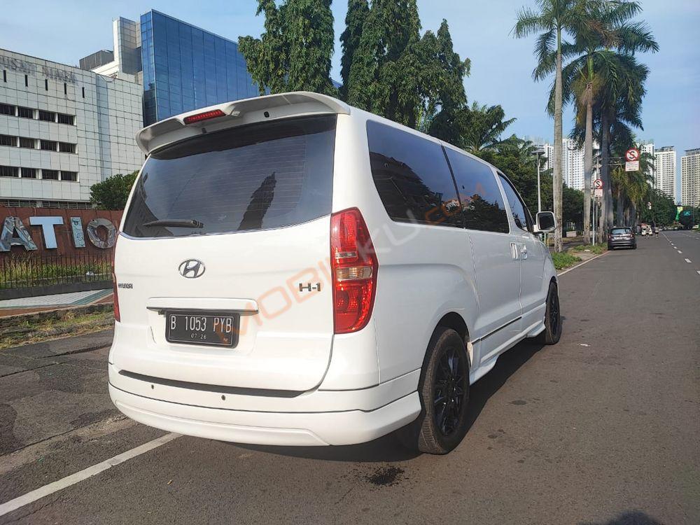 Mobil Hyundai H-1 2016