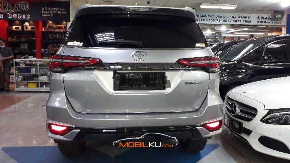 Mobil Toyota Fortuner 2020