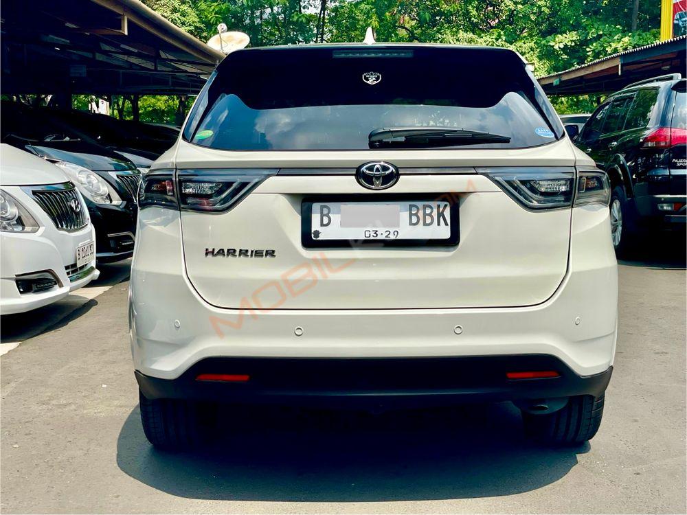 Mobil Toyota Harrier 2014