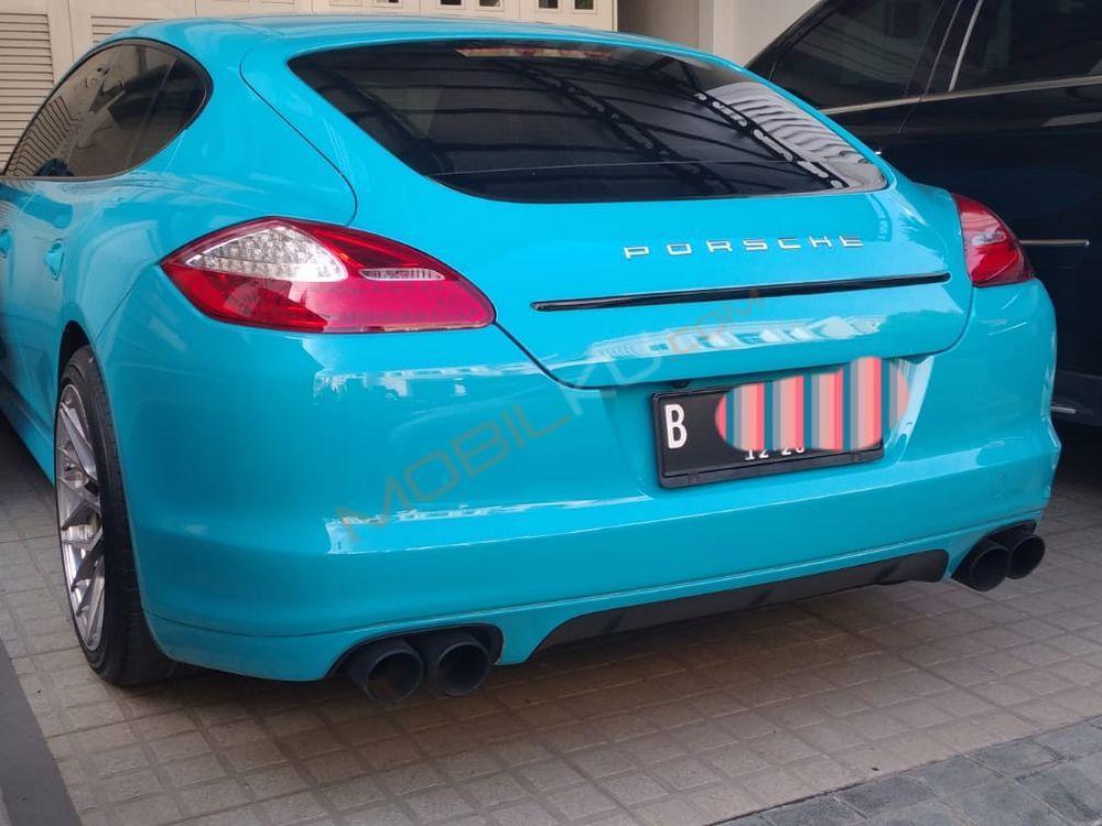 Mobil Porsche Panamera 2011