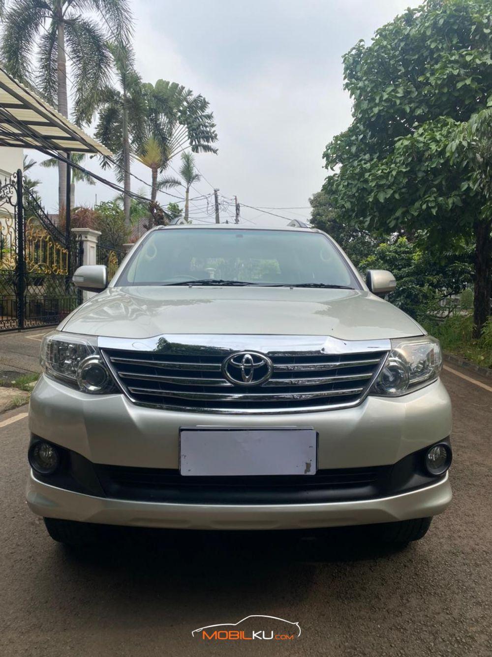 Mobil Toyota Fortuner 2011