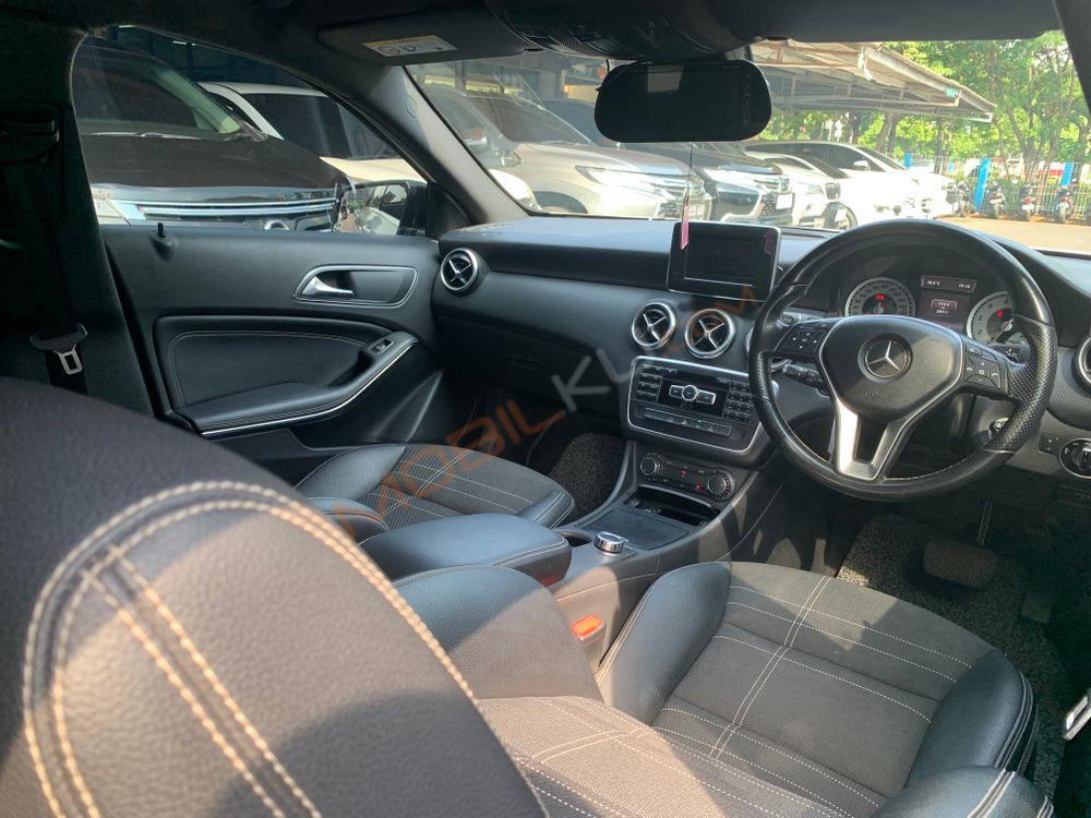 Mobil Mercedes-Benz A-Class 2013