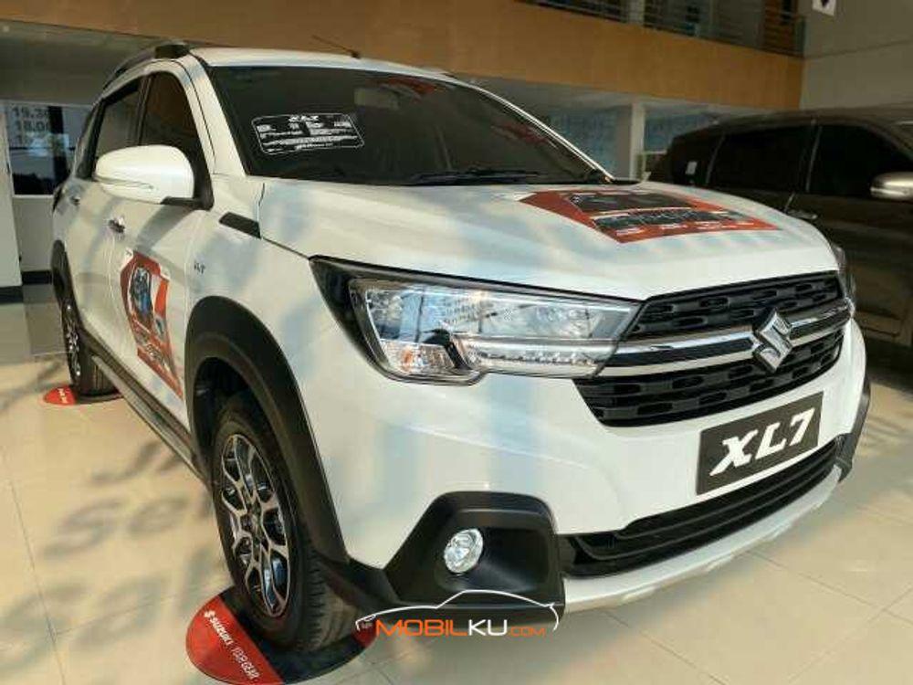 Mobil Suzuki XL7 2020