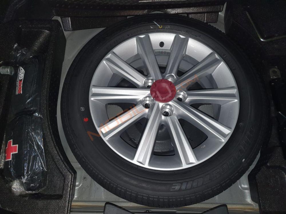 Mobil Toyota Camry 2012