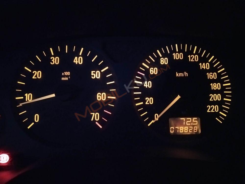 Mobil Chevrolet Zafira 2003