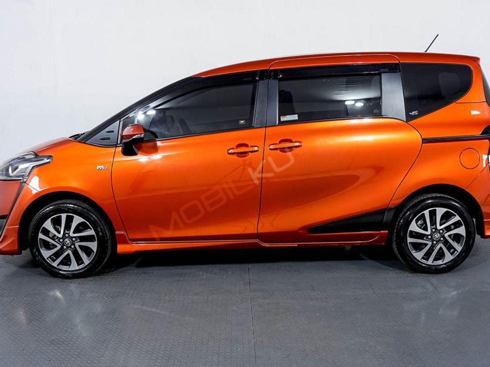 Mobil Toyota Sienta 2017