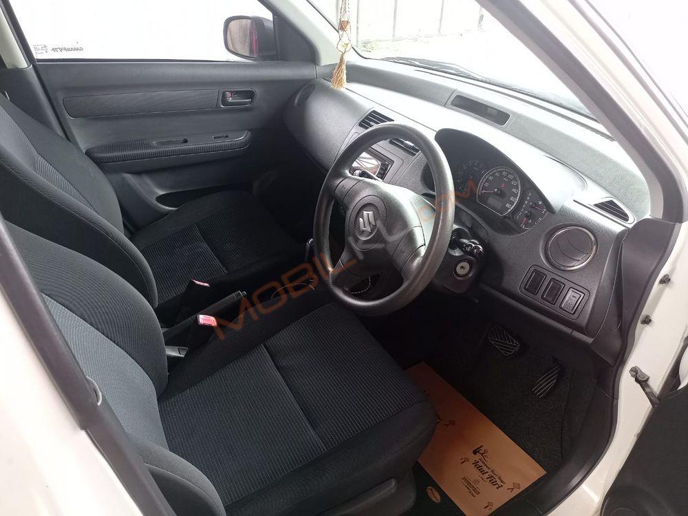 Mobil Suzuki Swift 2009