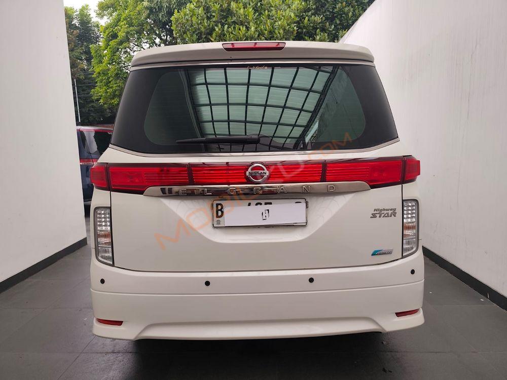 Mobil Nissan Elgrand 2012
