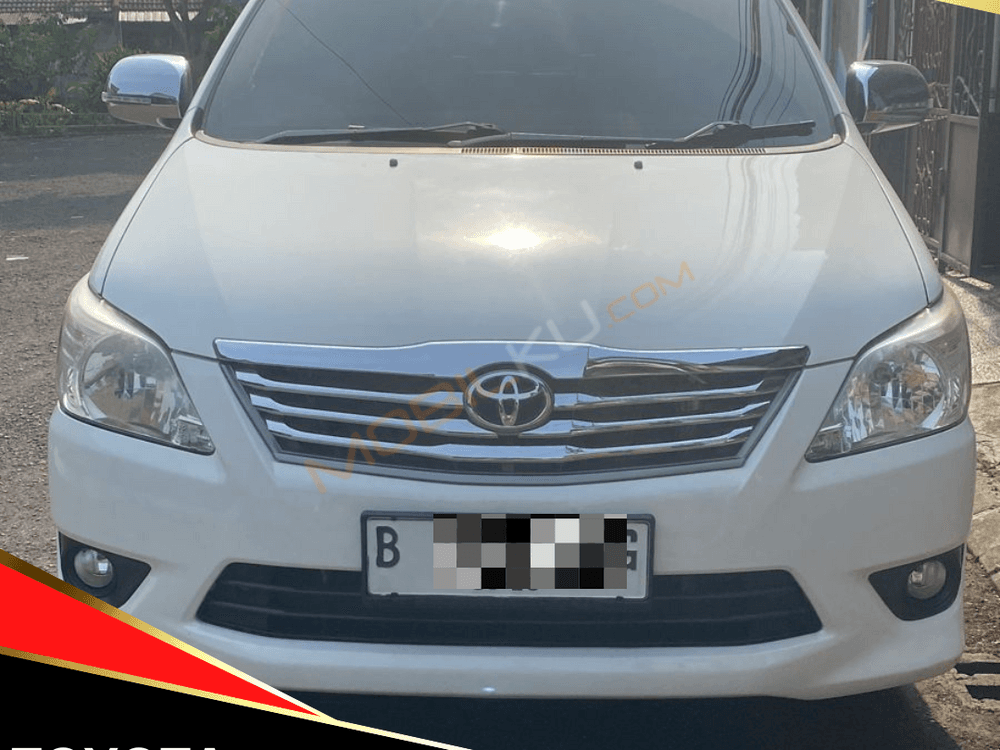 Mobil Toyota Kijang Innova 2013