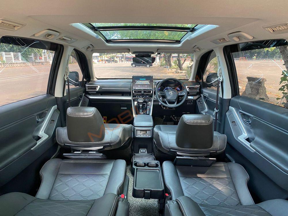 Mobil Toyota Kijang Innova Zenix 2024