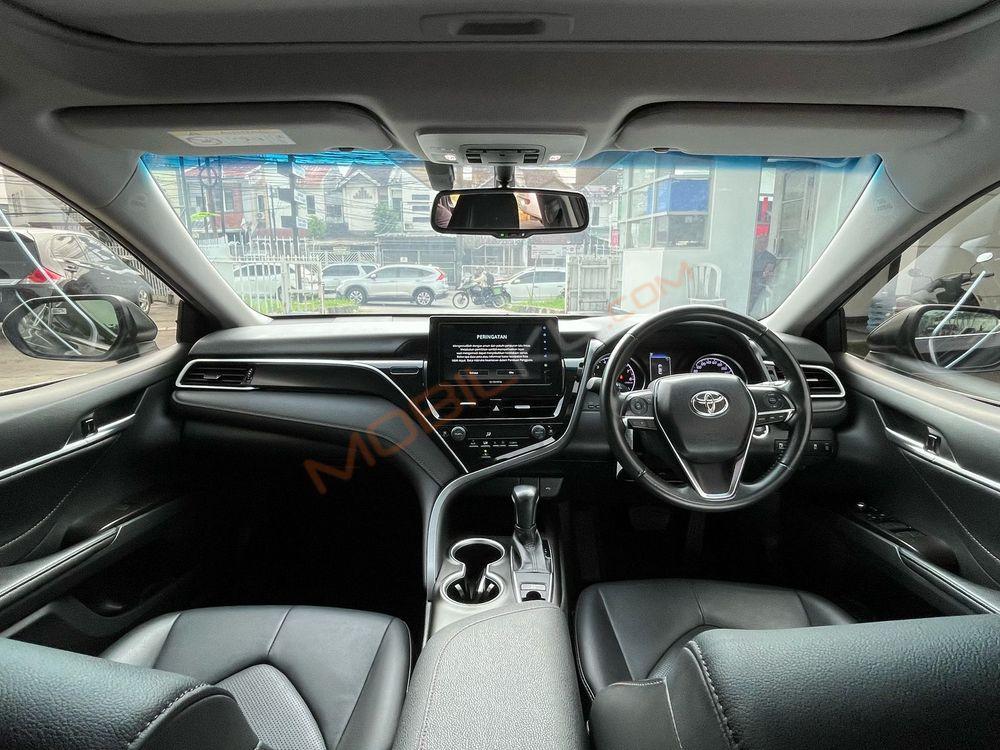 Mobil Toyota Camry 2022