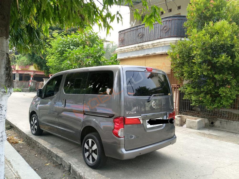 Mobil Nissan Evalia 2013