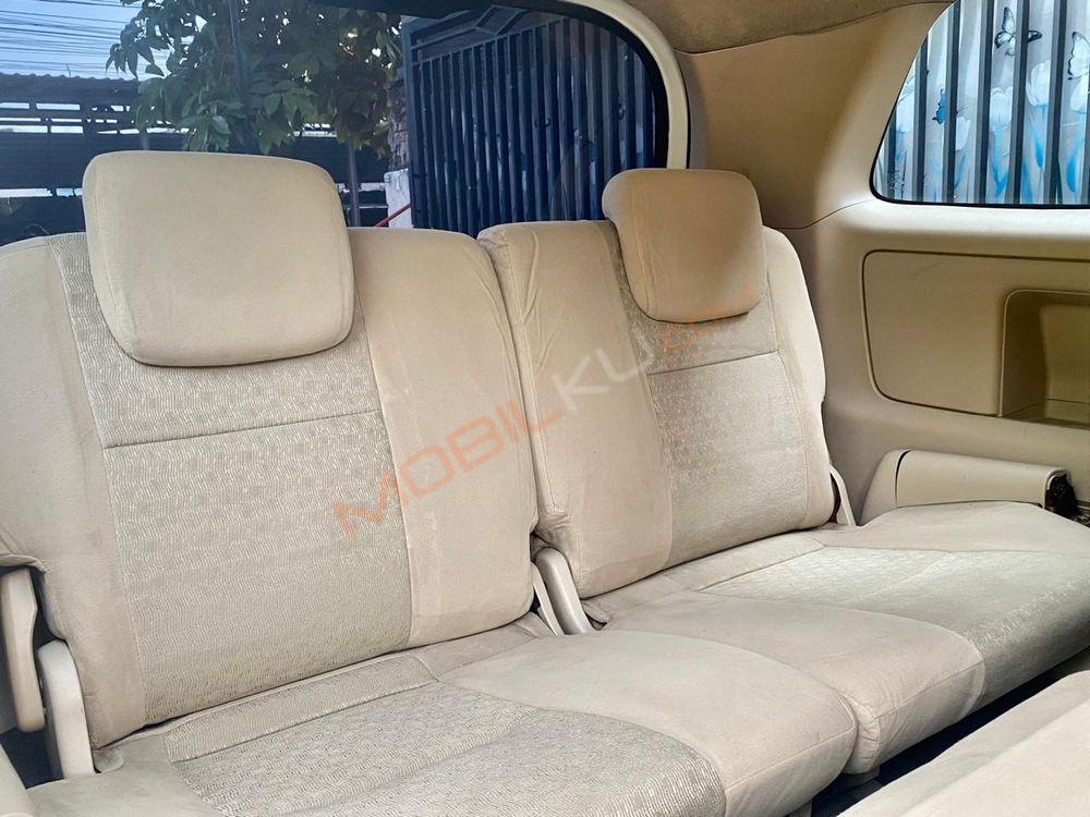Mobil Toyota Kijang Innova 2005