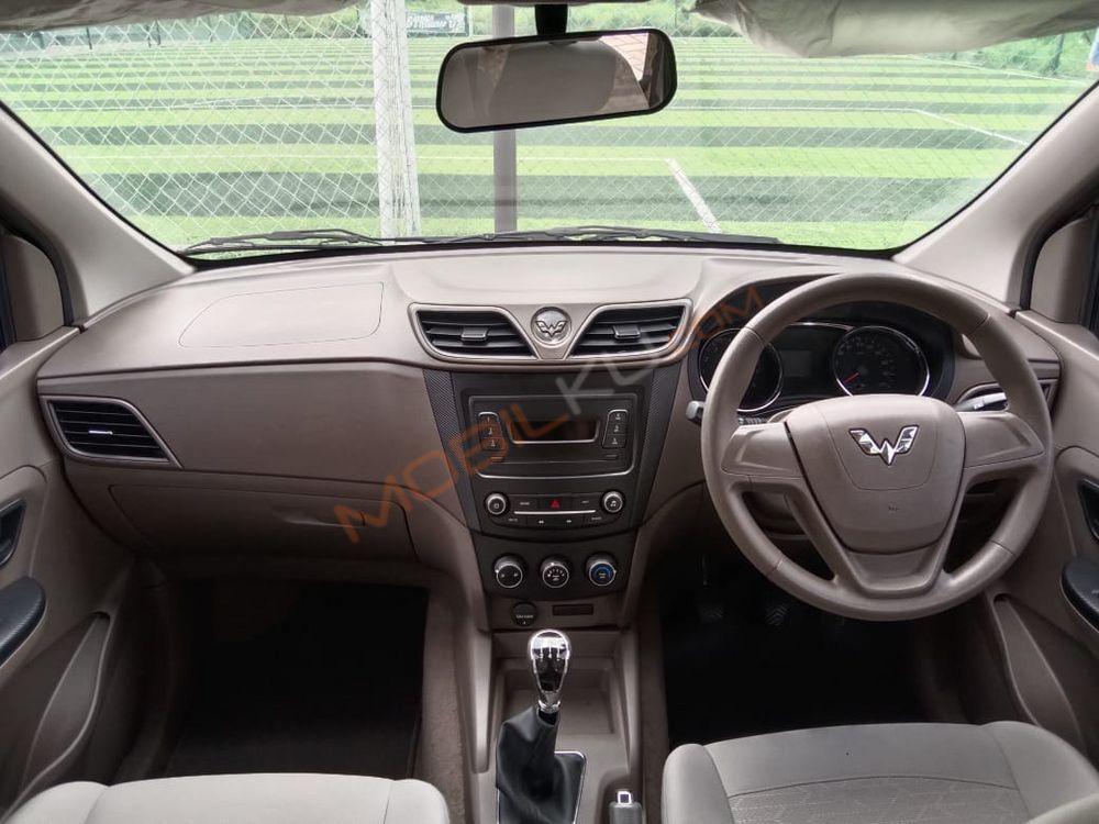 Mobil Wuling Confero 2022