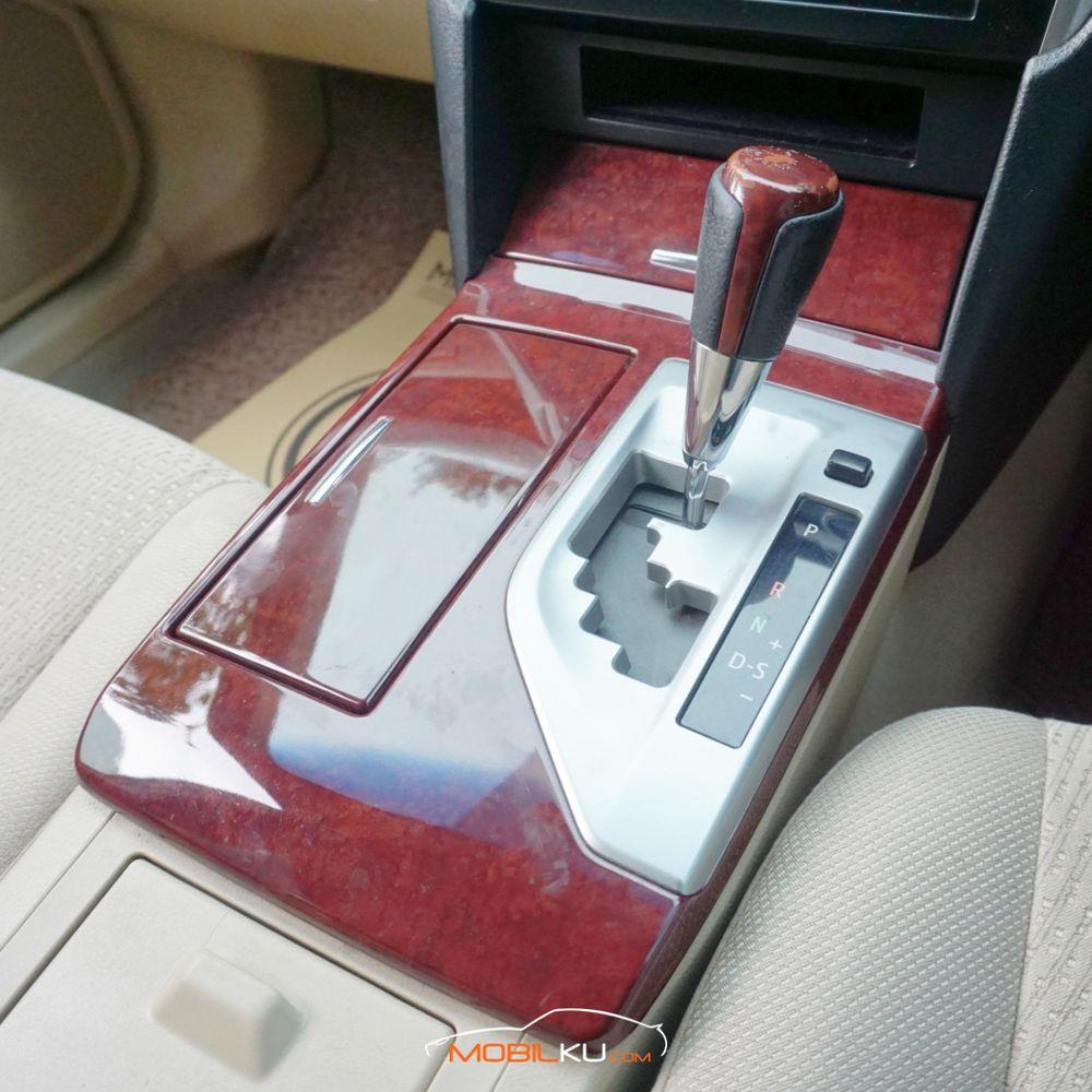 Mobil Toyota Camry 2013