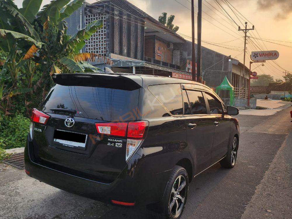 Mobil Toyota Kijang Innova 2022