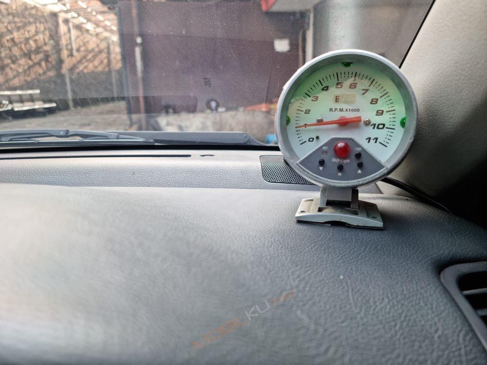 Mobil Suzuki Aerio 2004