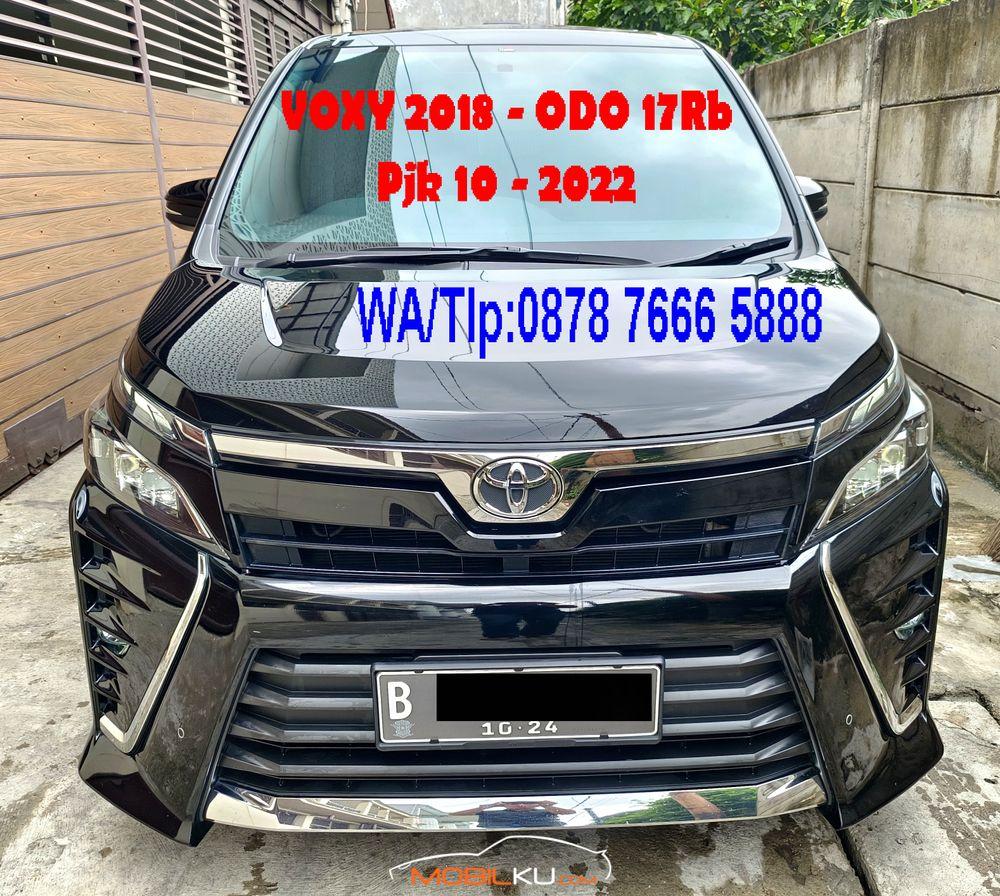 Mobil Toyota Voxy 2018