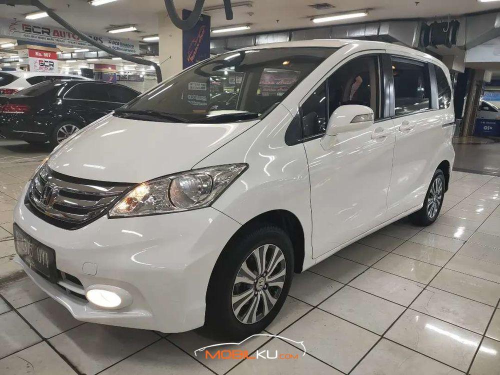 Mobil Honda Freed 2015