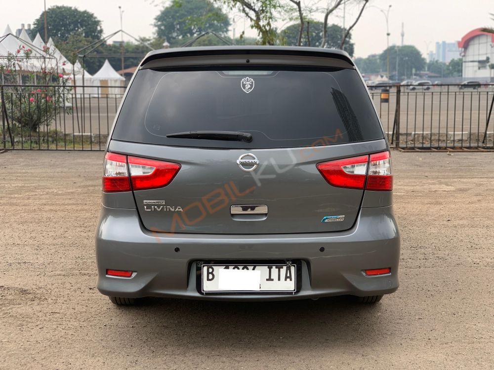 Mobil Nissan Grand Livina 2015