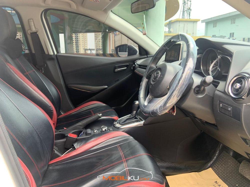 Mobil Mazda 2 Hatchback 2016