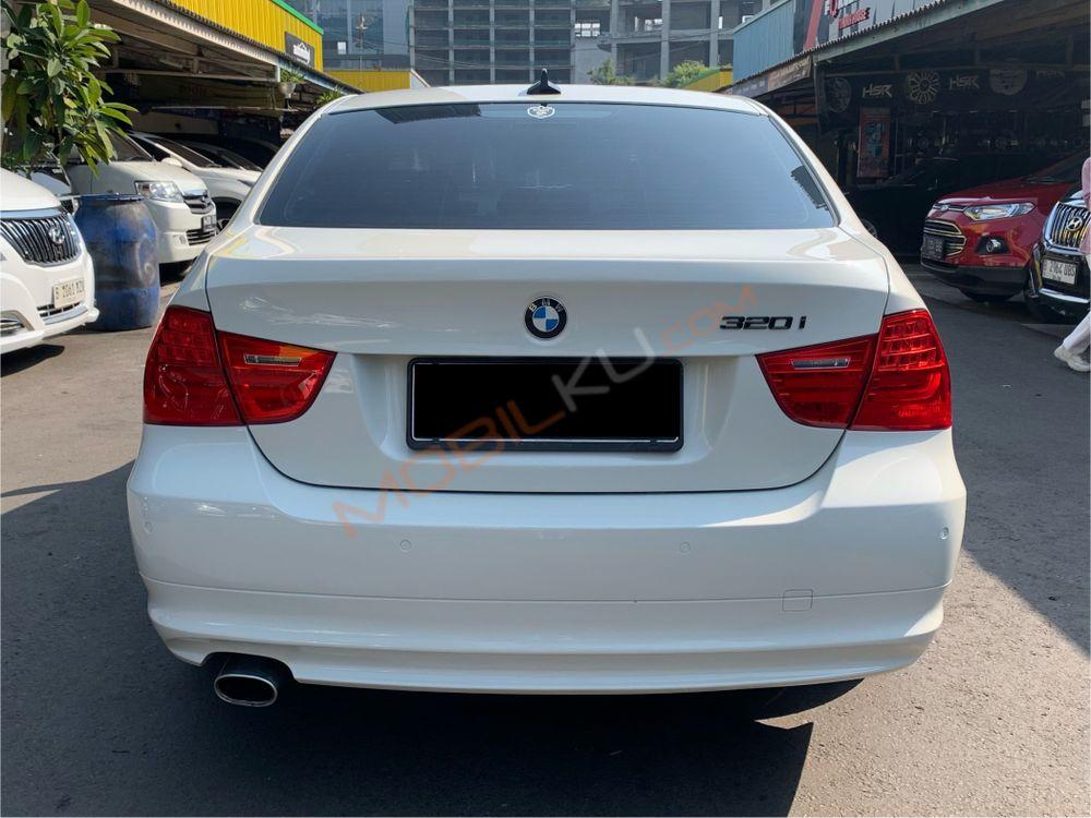 Mobil BMW 3 Series 2011