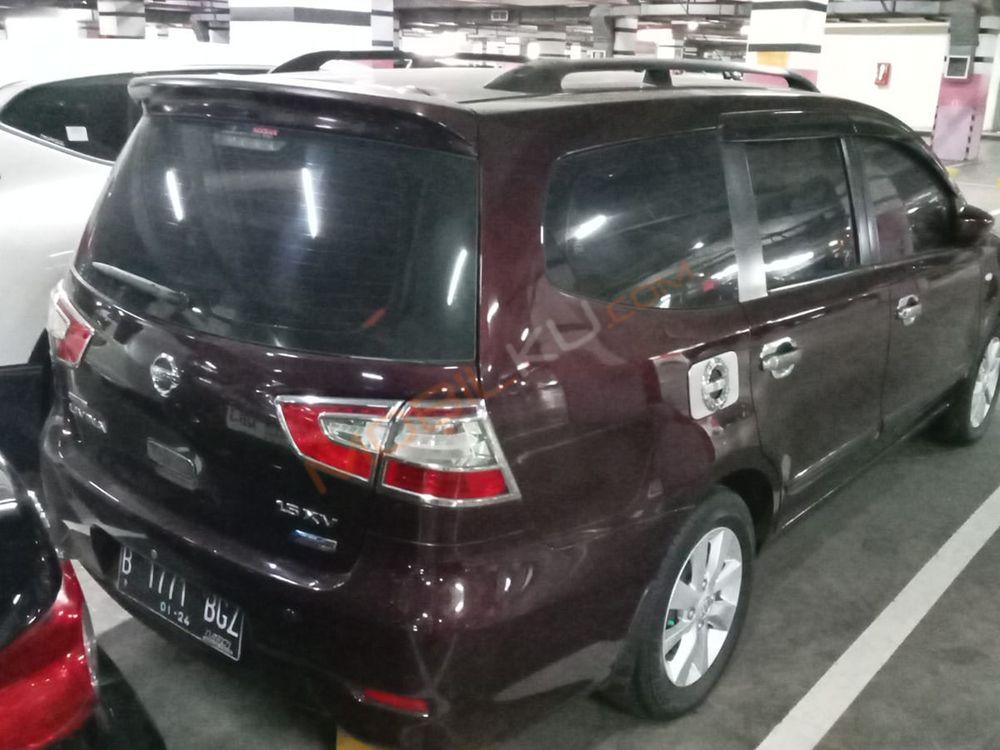 Mobil Nissan Grand Livina 2015
