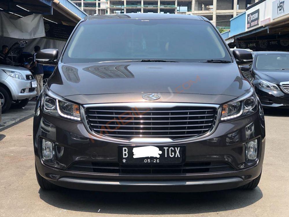 Mobil Kia Sedona 2017
