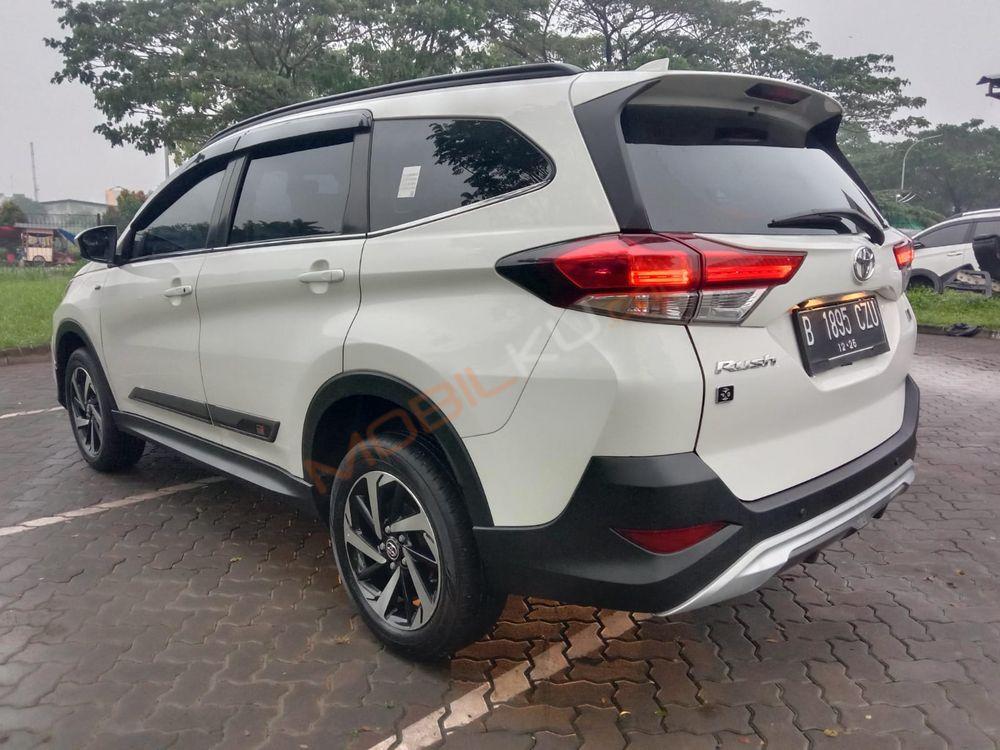 Mobil Toyota Rush 2021