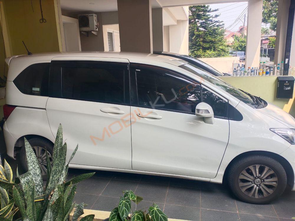 Mobil Honda Freed 2013