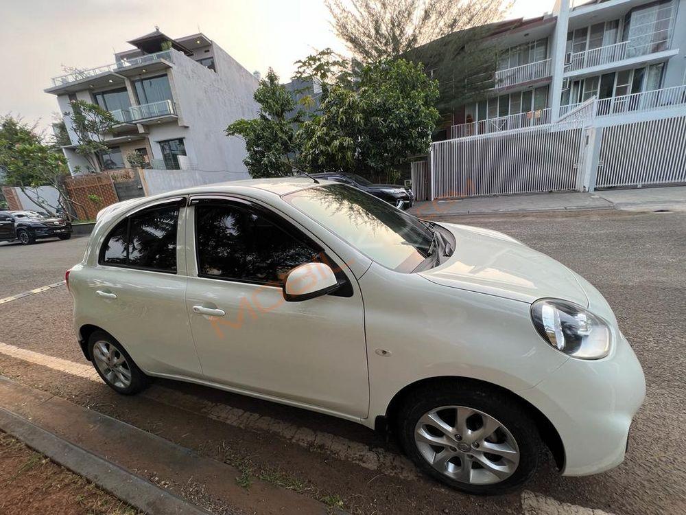 Mobil Nissan March 2015