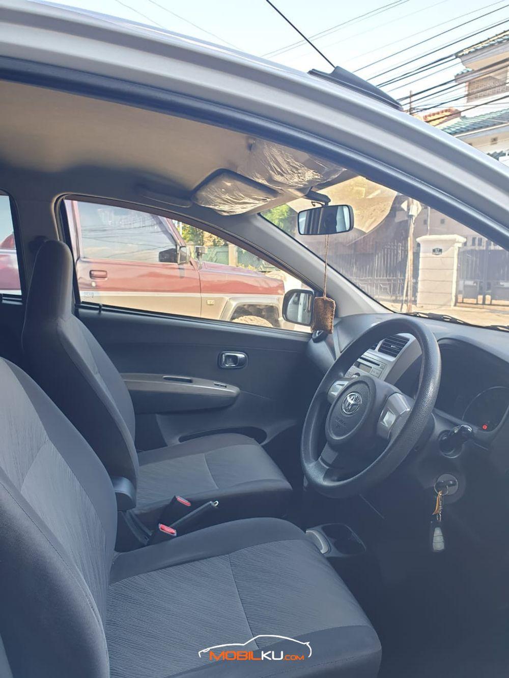 Mobil Toyota Agya 2014