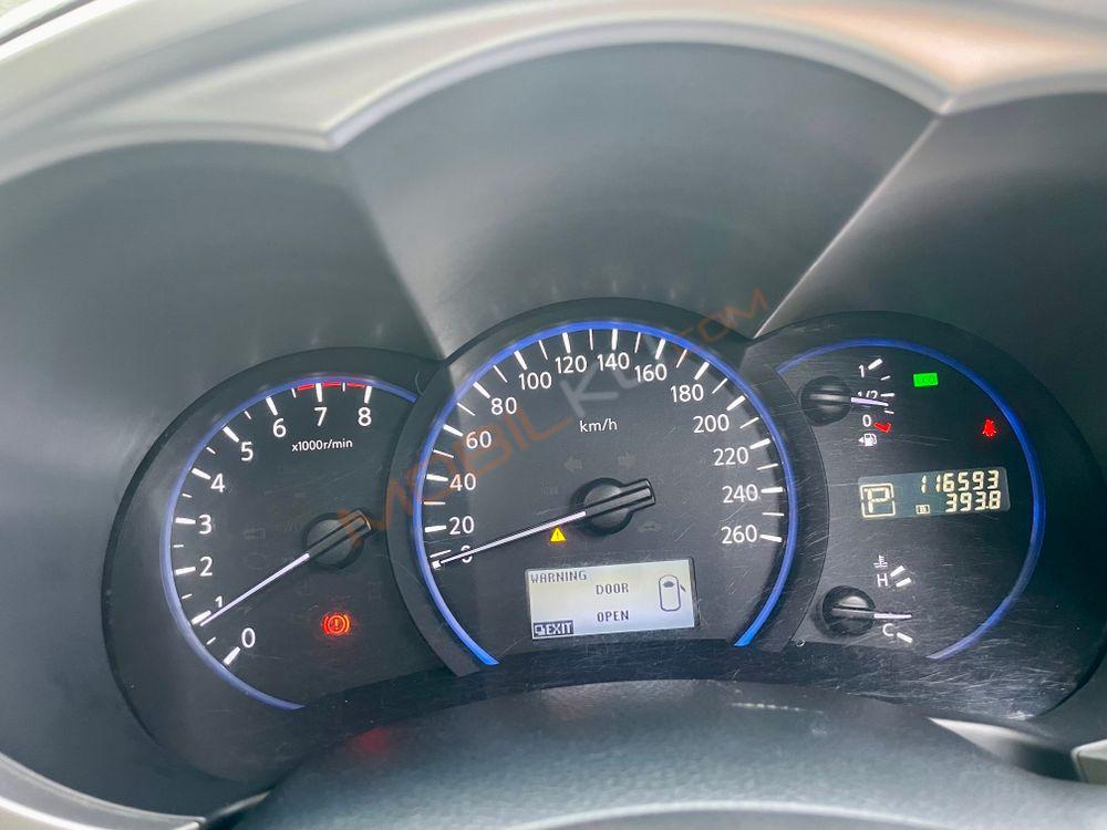 Mobil Nissan Elgrand 2013