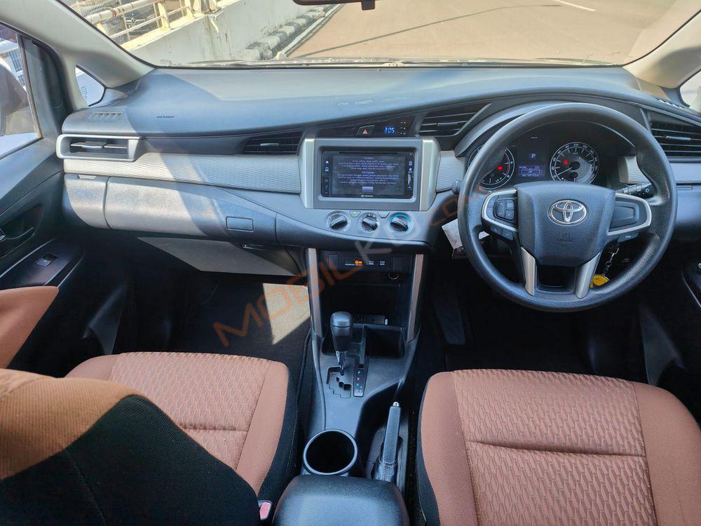 Mobil Toyota Kijang Innova 2016