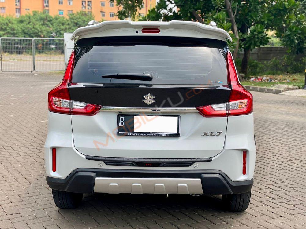 Mobil Suzuki XL7 2022