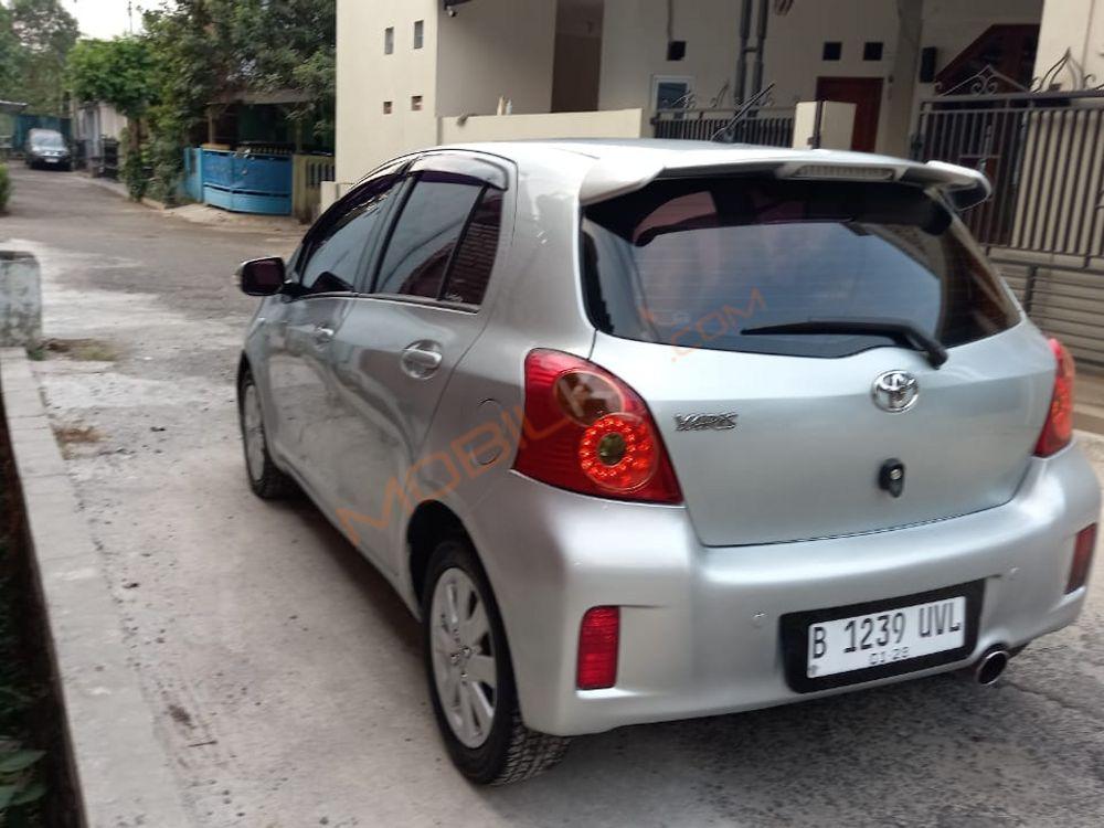 Mobil Toyota Yaris 2012
