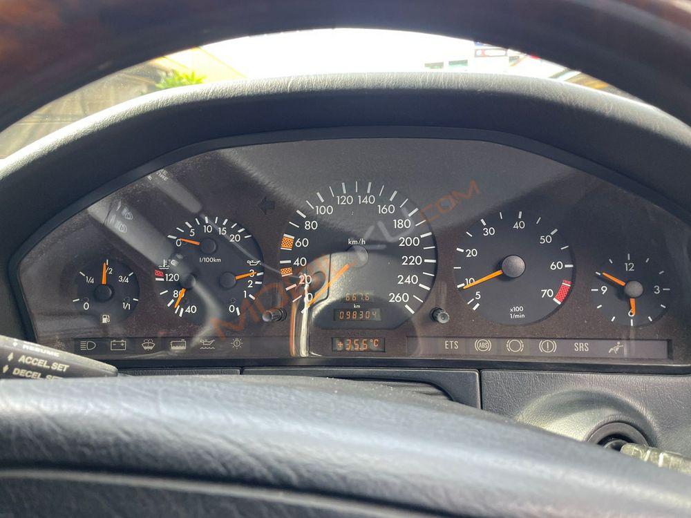 Mobil Mercedes-Benz S-Class 1996