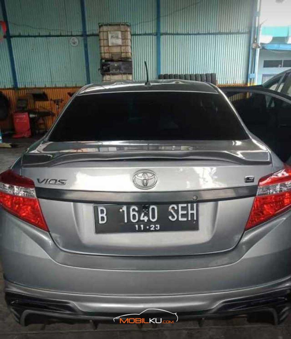 Mobil Toyota Vios 2013