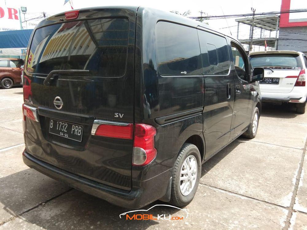 Mobil Nissan Evalia 2014