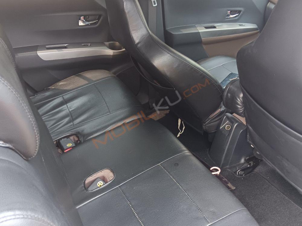 Mobil Toyota Calya 2016