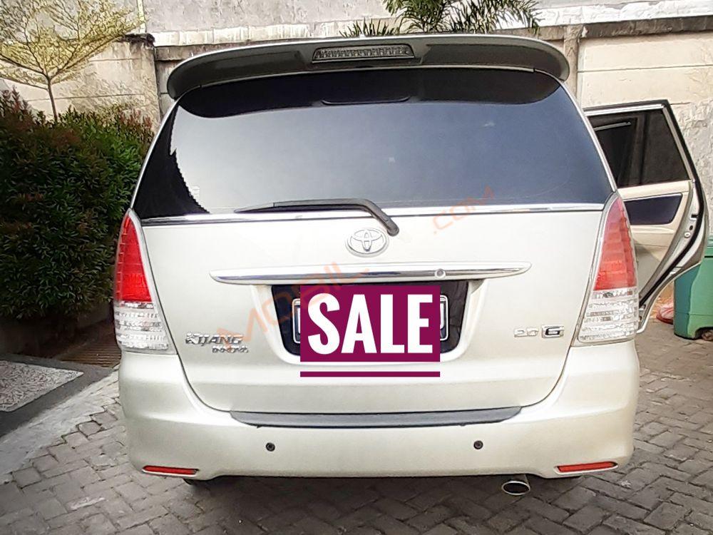 Mobil Toyota Kijang Innova 2010