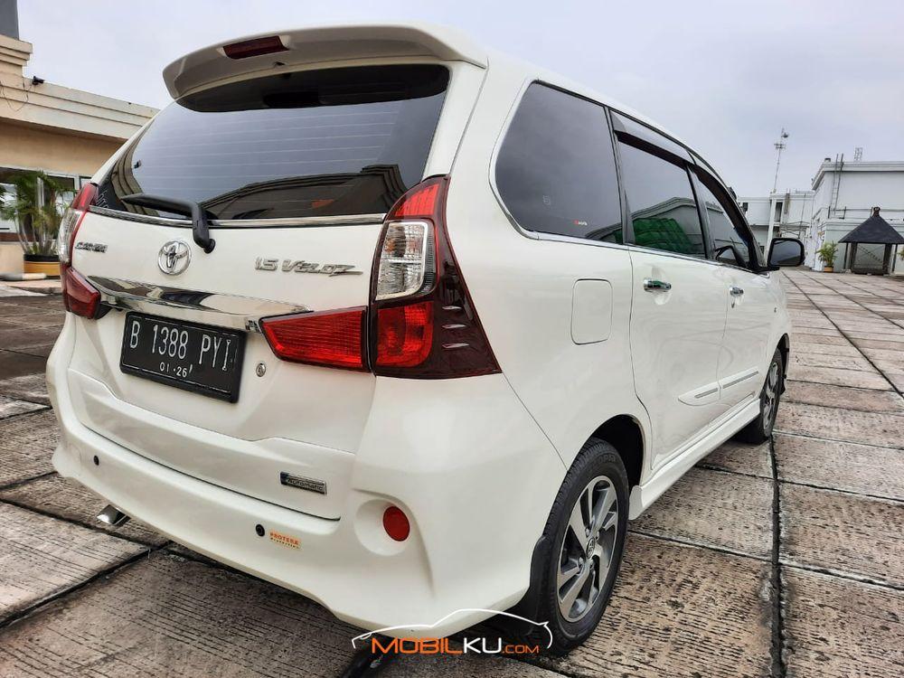 Mobil Toyota Avanza 2015